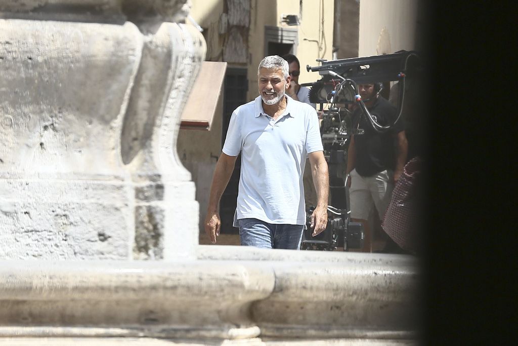 George Clooney : Deux semaines après son accident de scooter, l'acteur apparaît en pleine forme !