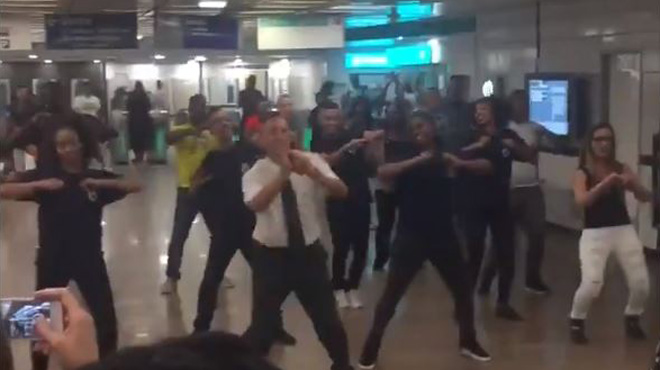 Incroyable ! Des agents de la RATP dansent sur Crazy In Love de Beyoncé