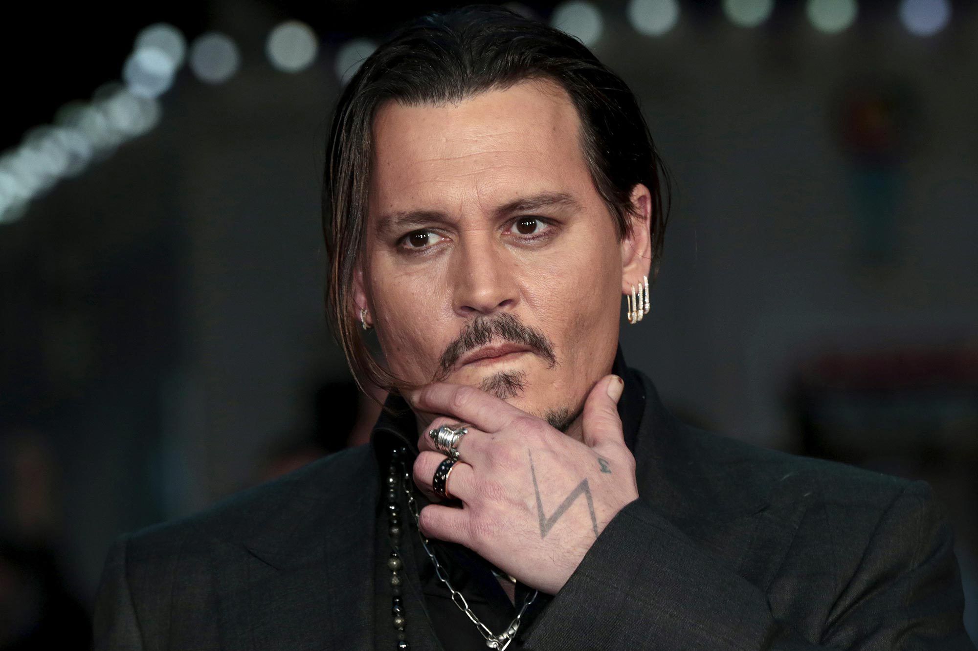 Johnny Depp poursuivi pour violences physiques et harcèlement moral
