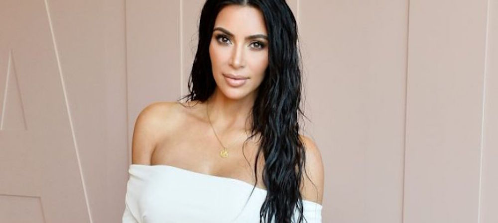Kim Kardashian : body transparent, elle dévoile sa poitrine généreuse
