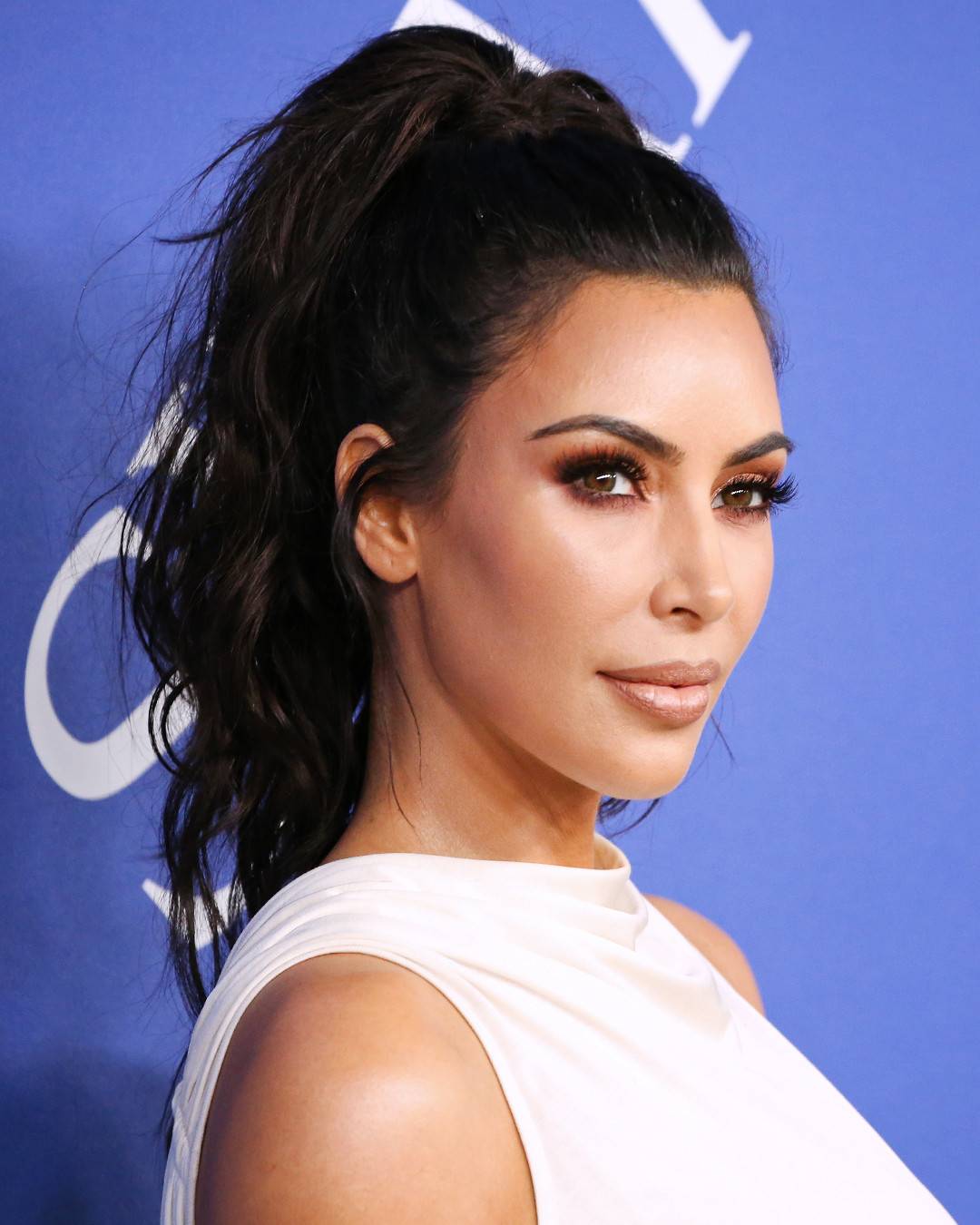 Kim Kardashian ose (à nouveau) un look très particulier !