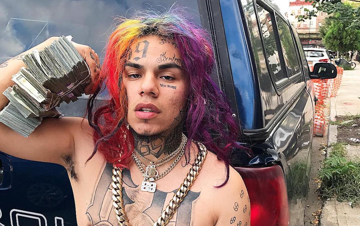 Le rappeur 6ix9ine arrêté pour avoir tenté d’étrangler un adolescent