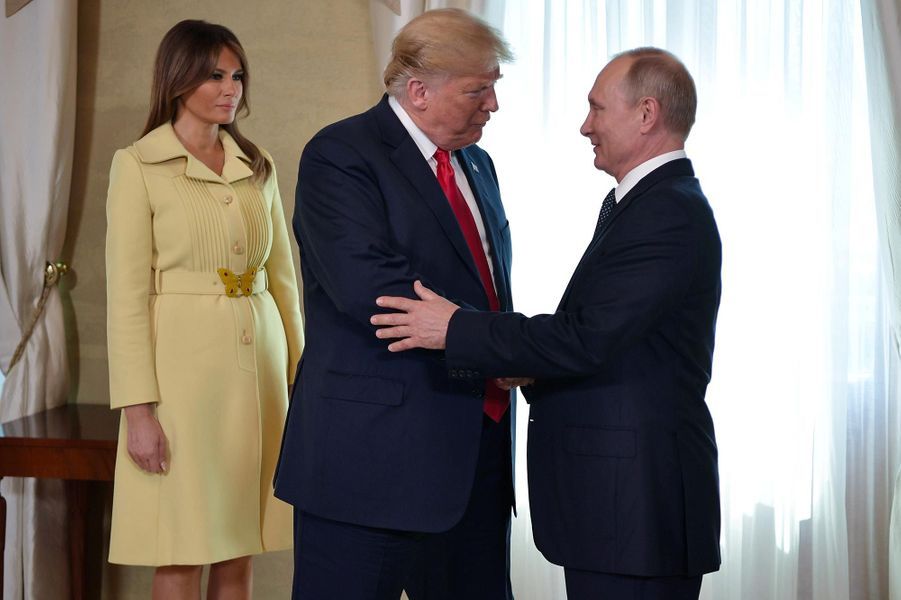 Mais qu’est-il arrivé à Melania Trump après avoir serré la main de Poutine ?