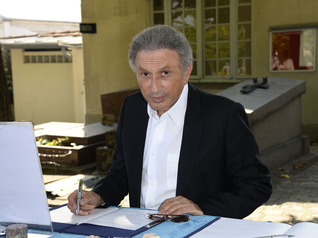 Michel Drucker recadré par France Télévisions après ses propos sur Laurent Delahousse