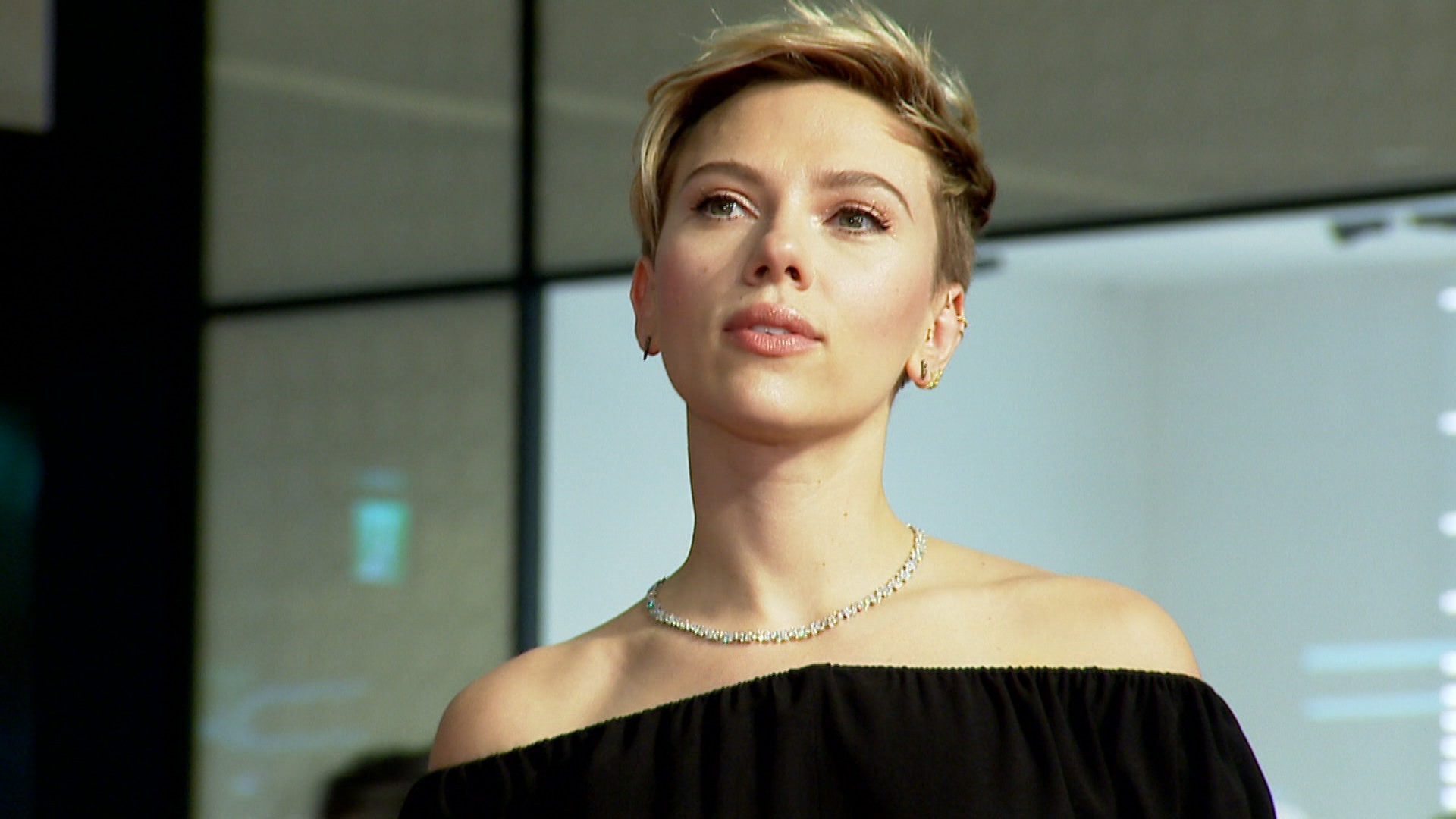 Scarlett Johansson dans le rôle d'un homme transgenre, elle suscite la critique !