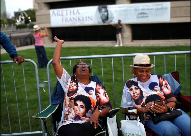 Aretha Franklin : ses fans défilent pour la voir une dernière fois