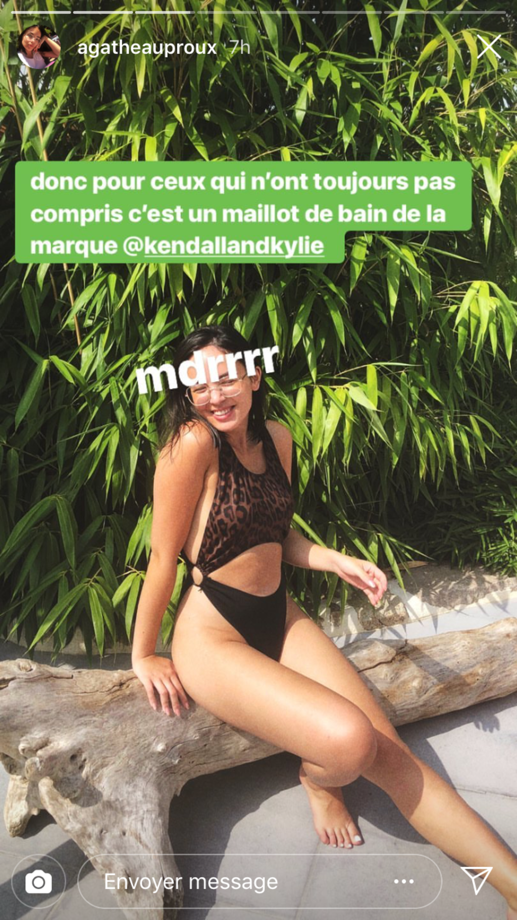 Agathe Auproux fait monter la température avec son maillot de bain sexy