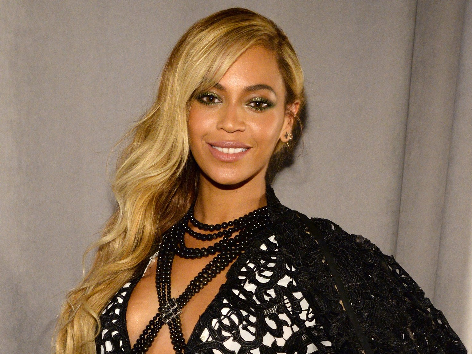 Beyoncé : Son père attribue sa couleur de peau à son succès