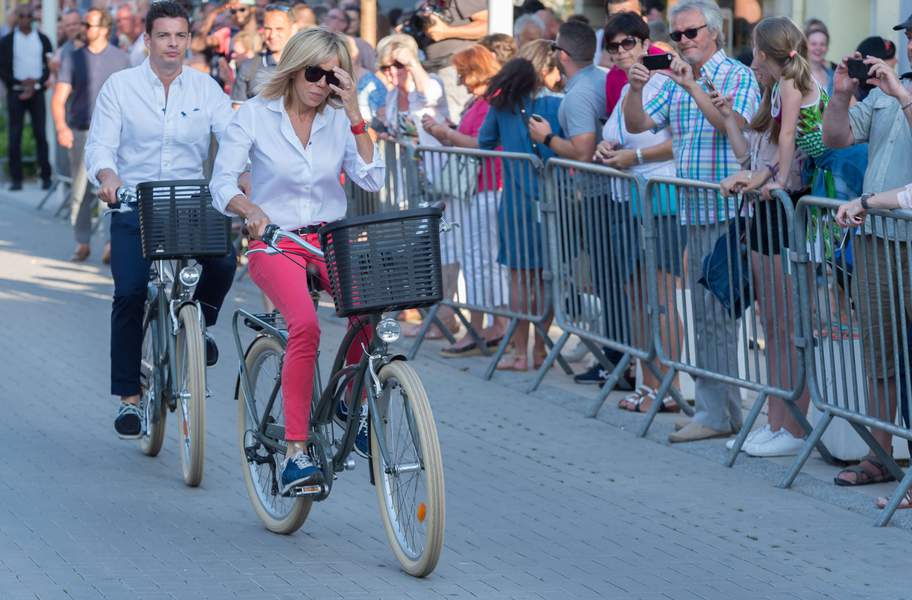 Brigitte Macron : Une accro du sport même pendant les vacances !