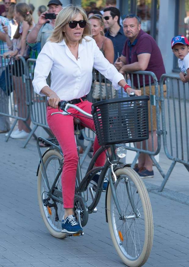 Brigitte Macron : Une accro du sport même pendant les vacances !