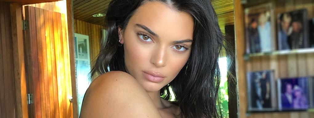 Chaud devant ! Kendall Jenner fait tomber le haut !