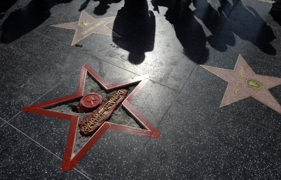 Donald Trump bientôt privé d'étoile sur le Walk of Fame ?