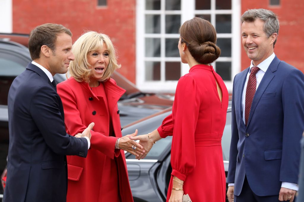 Brigitte Macron en visite au Danemark : Elle s'affiche élégante tout en rouge