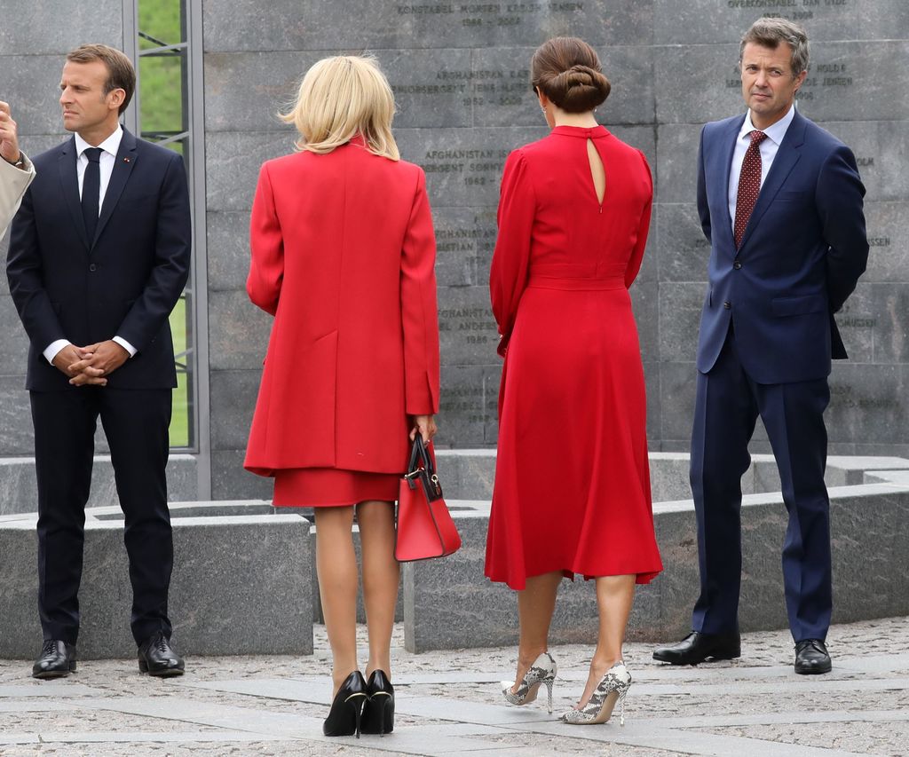 Brigitte Macron en visite au Danemark : Elle s'affiche élégante tout en rouge