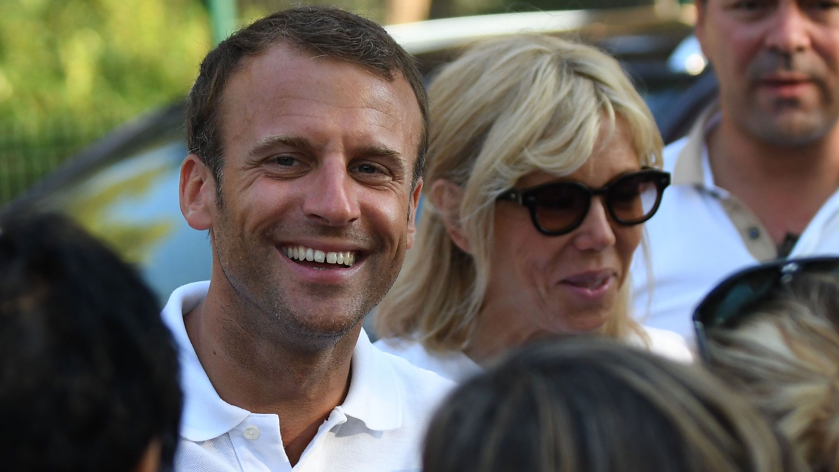 Emmanuel et Brigitte Macron en vacances : leurs voisins sont mécontents !