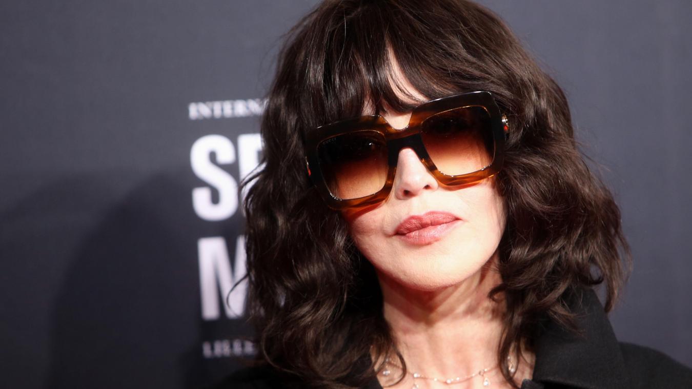 Isabelle Adjani : Elle explique la raison pour laquelle elle porte des lunettes de soleil !