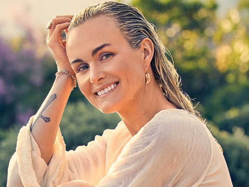 Laeticia Hallyday plus radieuse que jamais, sa nouvelle coupe de cheveux lui va à ravir!