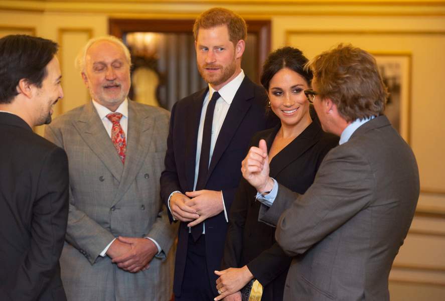 Quand Meghan Markle défie (à nouveau) le protocole royal avec une robe courte séduisante !