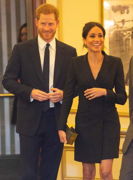 Quand Meghan Markle défie (à nouveau) le protocole royal avec une robe courte séduisante !