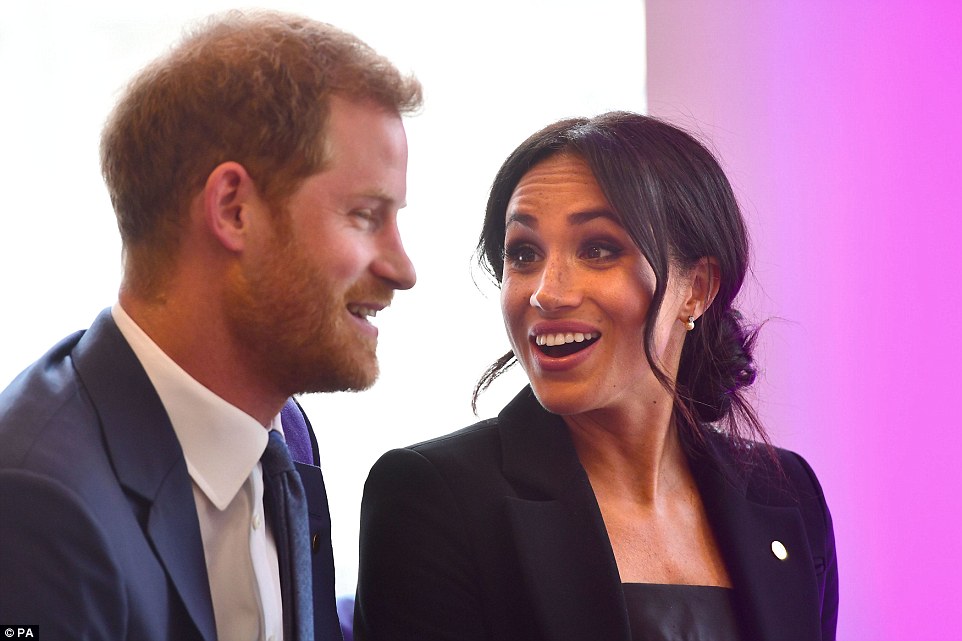 Meghan Markle et le Prince Harry : Le couple se montre très complice et tactile en public