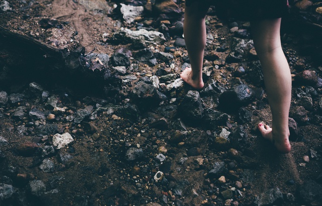 Après un pari, ils font 57 km de randonnée... pieds nus !