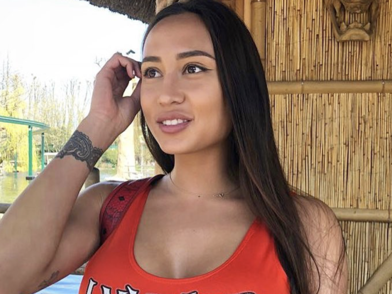 Astrid Nelsia (Les Anges 10) très sexy dans son bain !