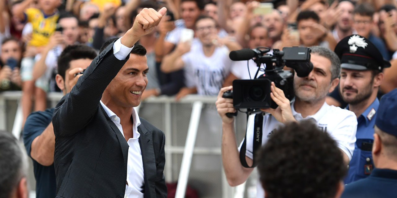 Cristiano Ronaldo : il se moque d'un journaliste en plein direct...