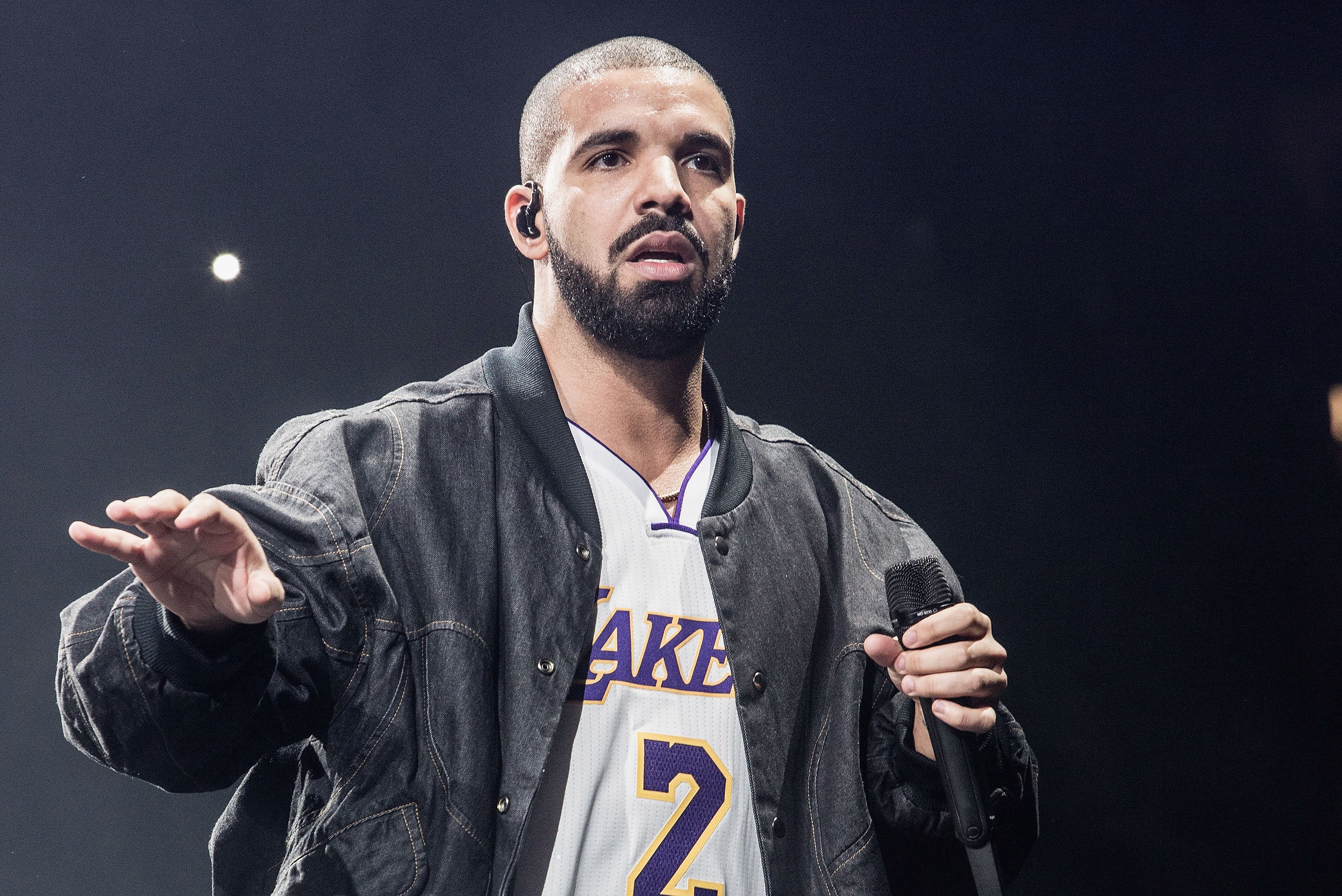 Drake : accusé de viol, il contre attaque et porte plainte