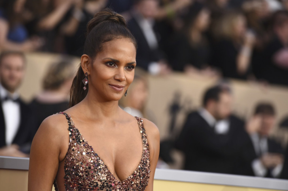 Halle Berry en plein séance de sport avec son coach pour "booster sa libido"