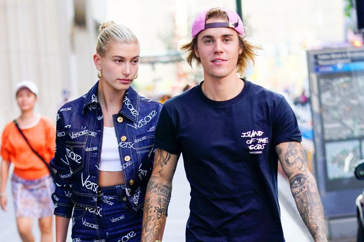 Justin Bieber : il chante pour Hailey Baldwin devant le Buckingham Palace !