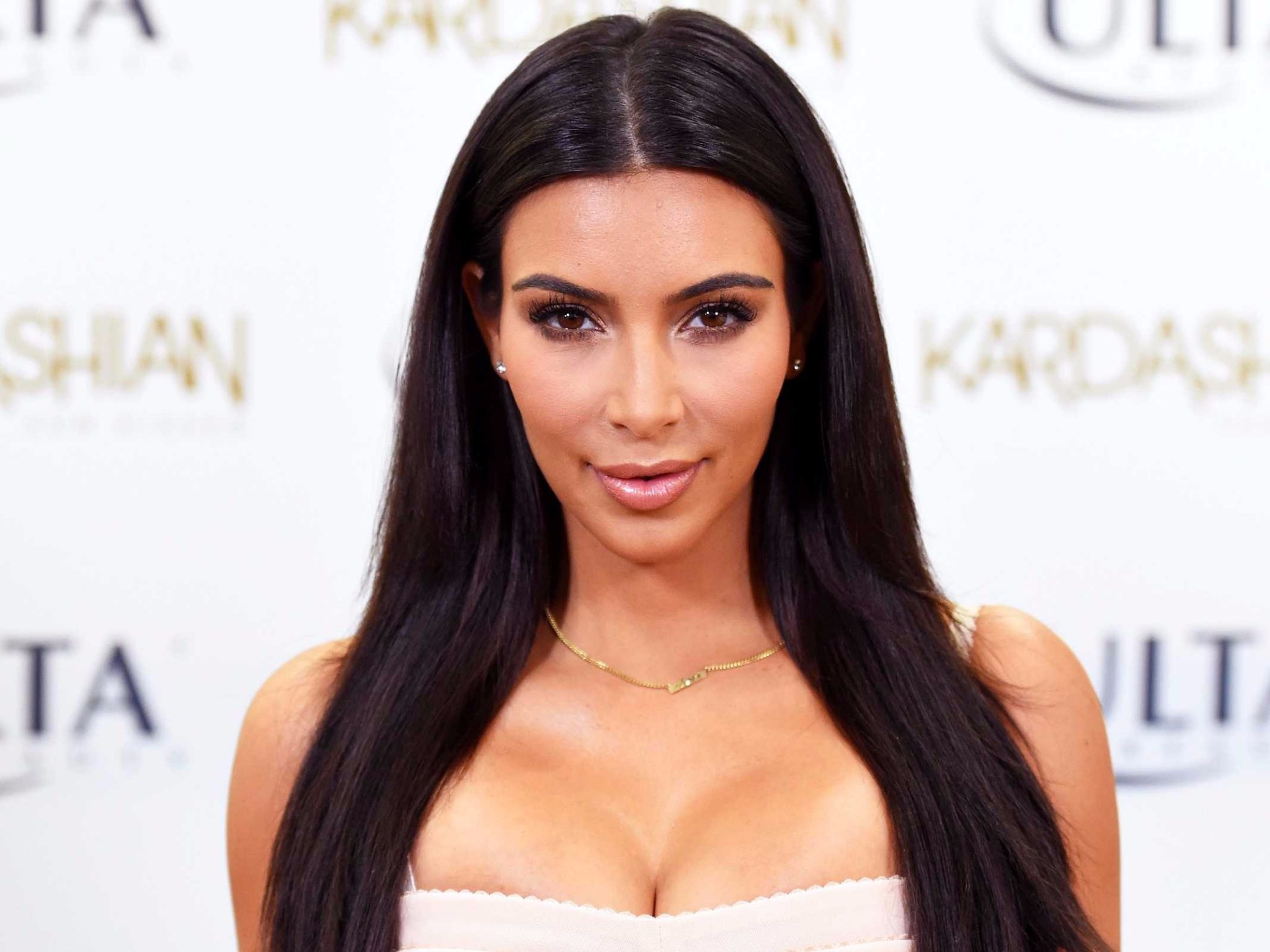 Nue, Kim Kardashian offre un nouveau cliché improbable