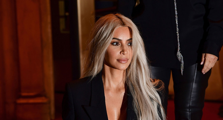 Kim Kardashian : nouveau look et maxi décolleté sur Instagram