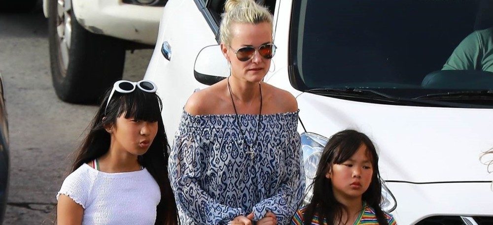 Laeticia Hallyday de retour en France avec ses filles : Quel est le programme prévu pour Jade et Joy ?