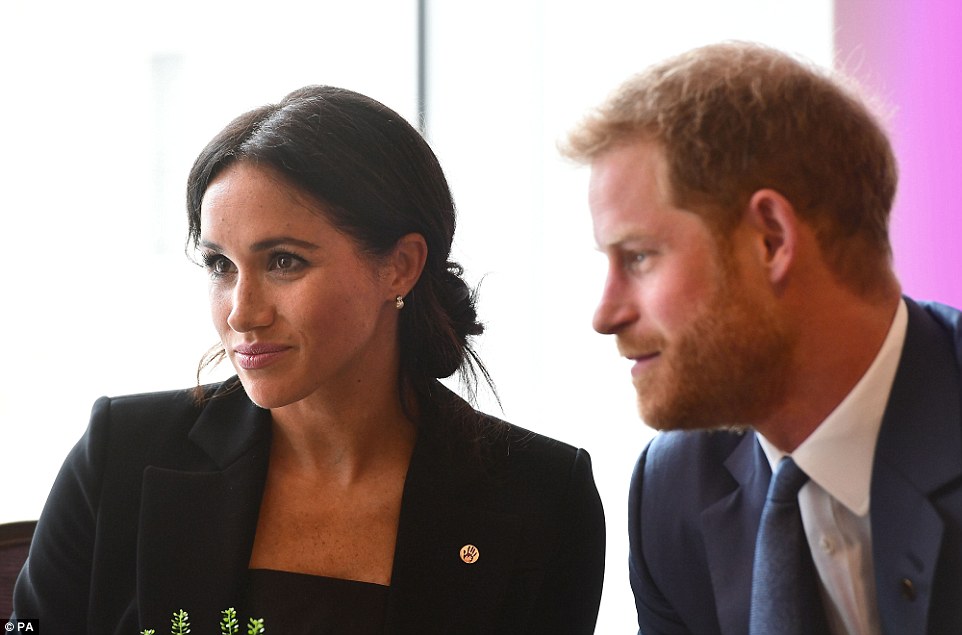 Meghan Markle et le Prince Harry : Le couple se montre très complice et tactile en public