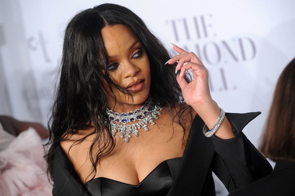 Rihanna : elle sort de nouveaux vêtements et reversera les fonds à son association !