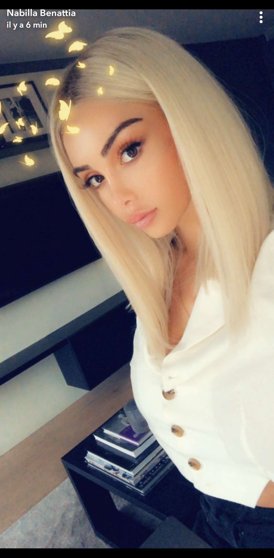 Nabilla Benattia métamorphosée : Elle s’essaie au blond platine !