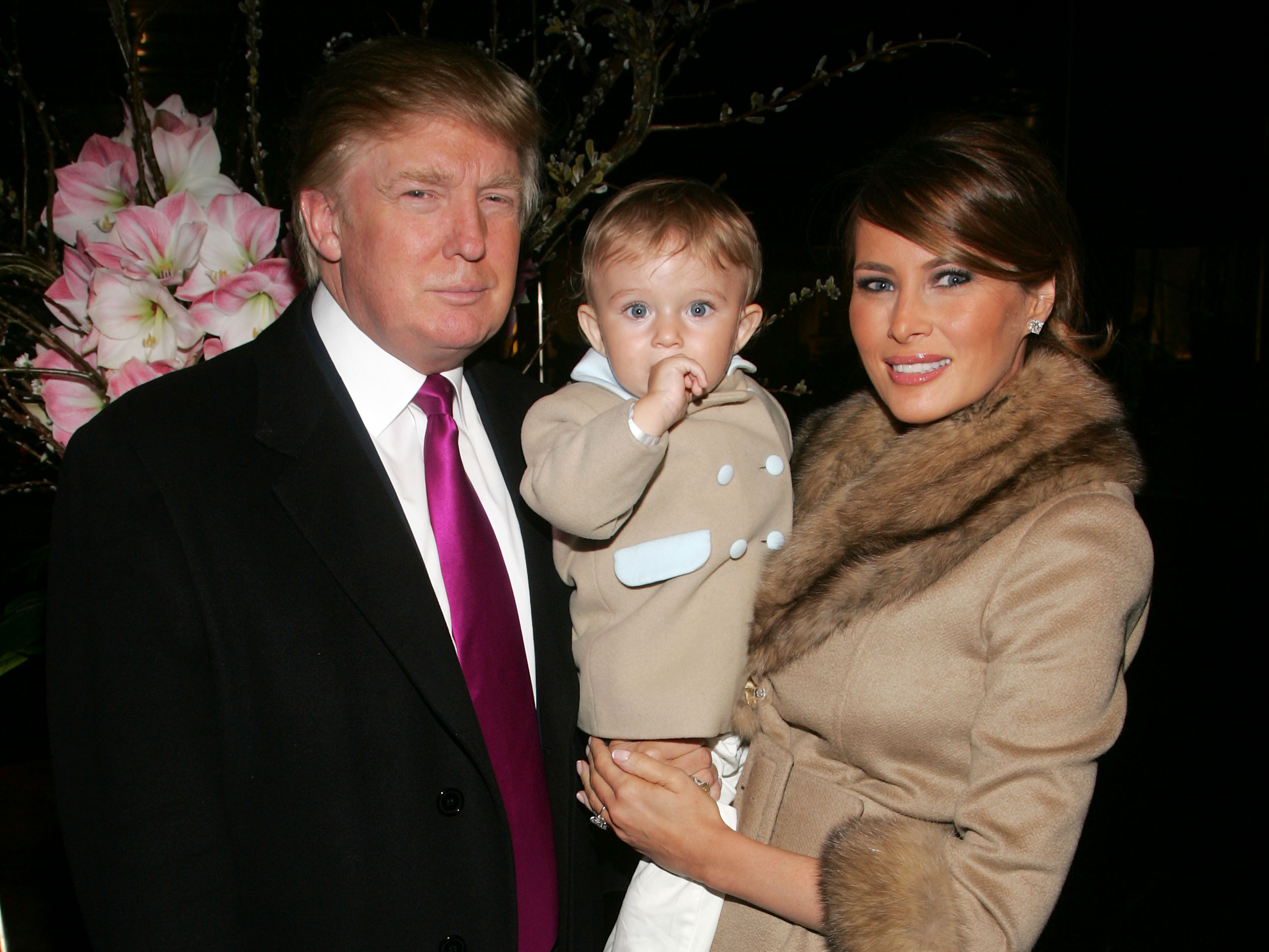 Melania Trump : La Première dame plus attentionnée que jamais avec son fils Barron