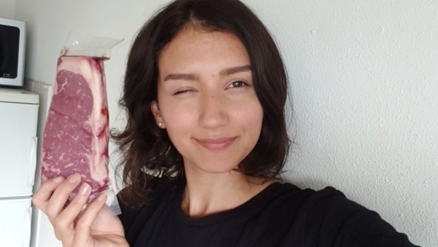 Une femme passe 4 ans sans manger de viande et publie une photo avant/après