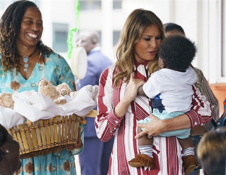 Melania Trump : En voyage humanitaire en Afrique, son look fait polémique