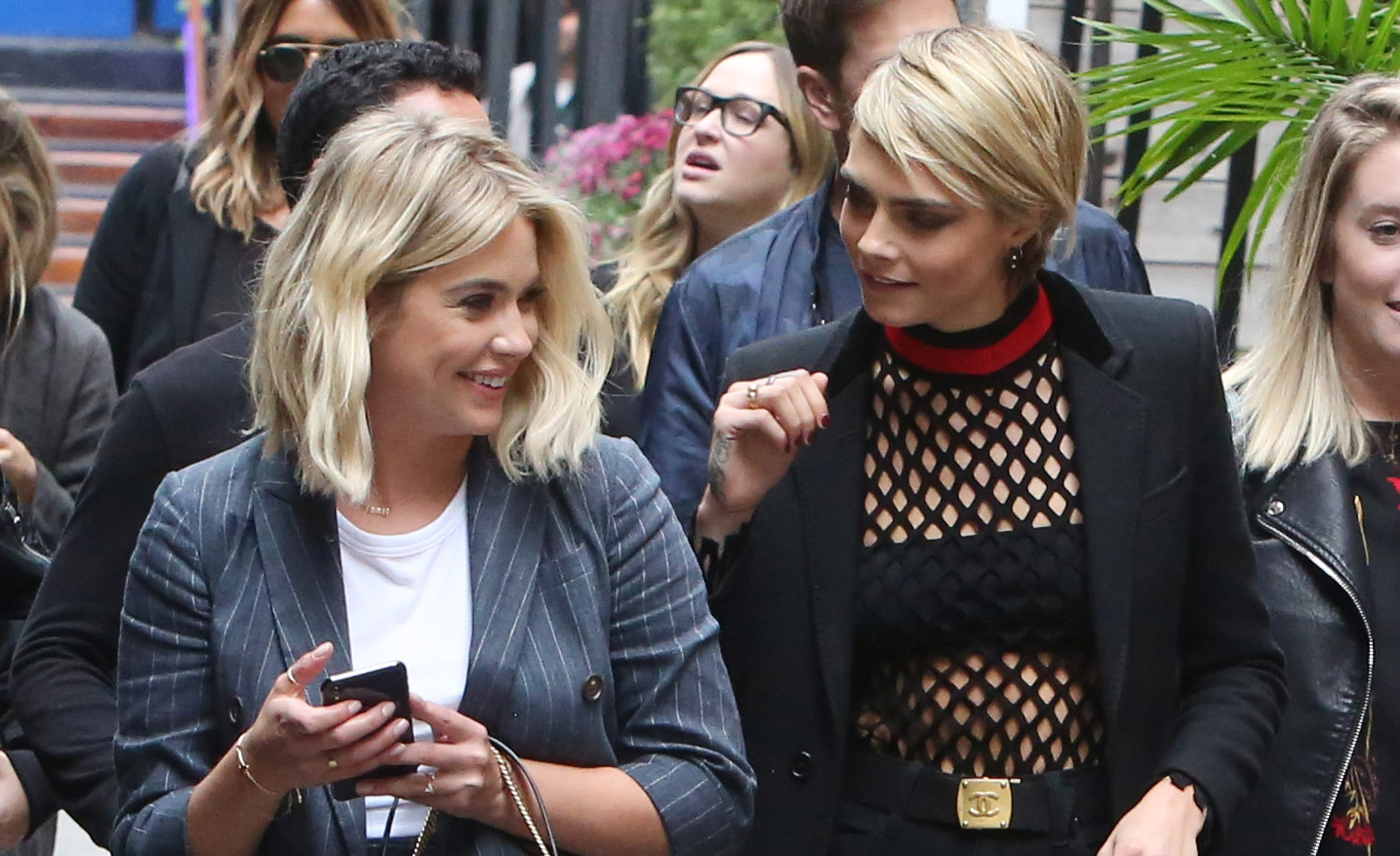 Cara Delevingne et Ashley Benson en couple : elles ne se quittent plus !