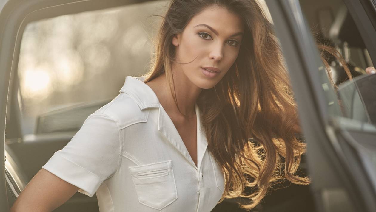 Et si vous notiez la tenue d'Iris Mittenaere ?