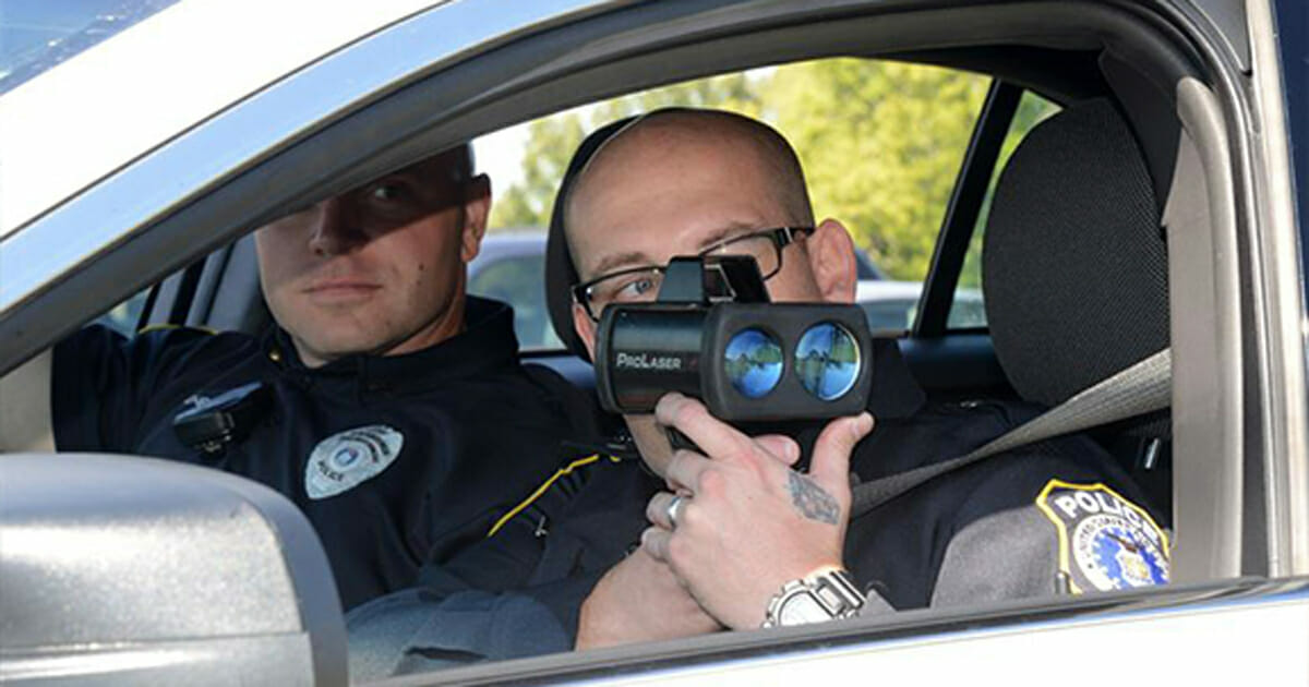 Flashé en excès de vitesse, il échappe aux gendarmes !