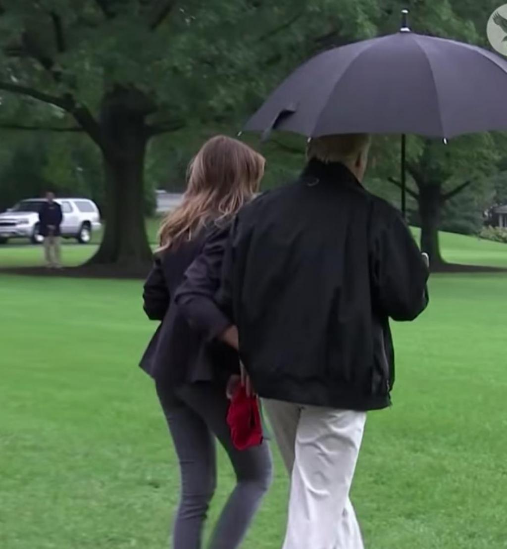 Donald Trump a un sérieux problème de... parapluie !