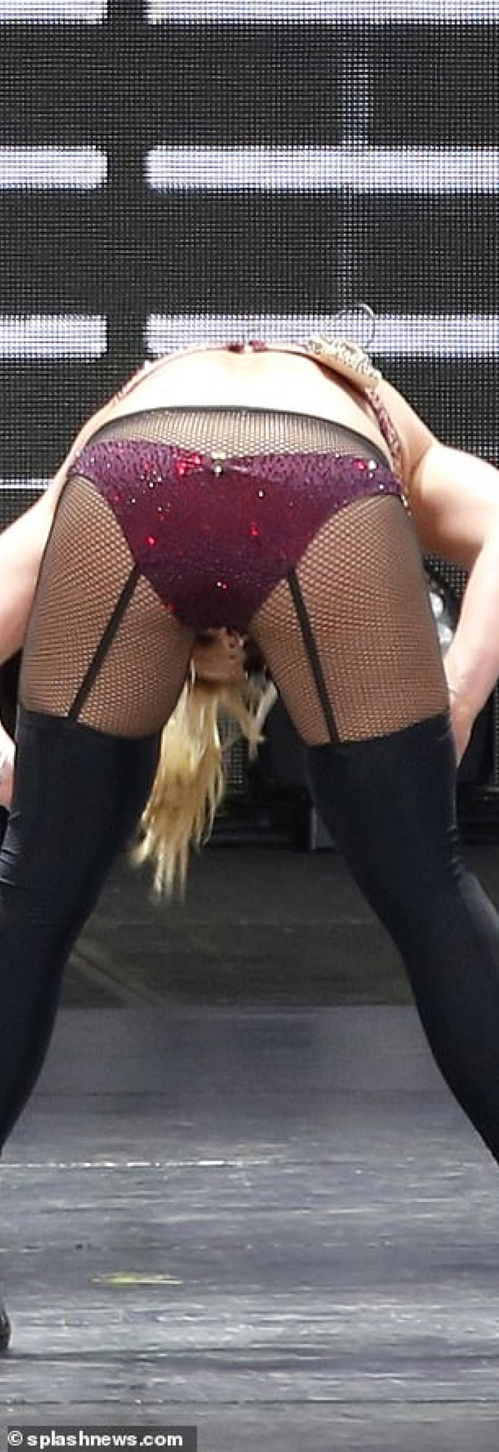 Oups ! En plein concert Britney Spears a eu un "petit" souci avec sa tenue