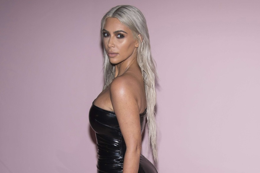 Instagram: Kim Kardashian s’affiche avec une tenue faite de billets !