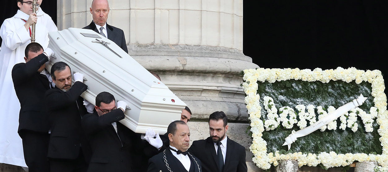 Johnny Hallyday : un proche critique les obsèques du chanteur