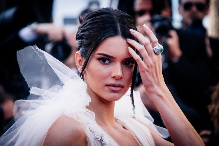 Kendall Jenner prend la pose nue à la sortie de sa douche