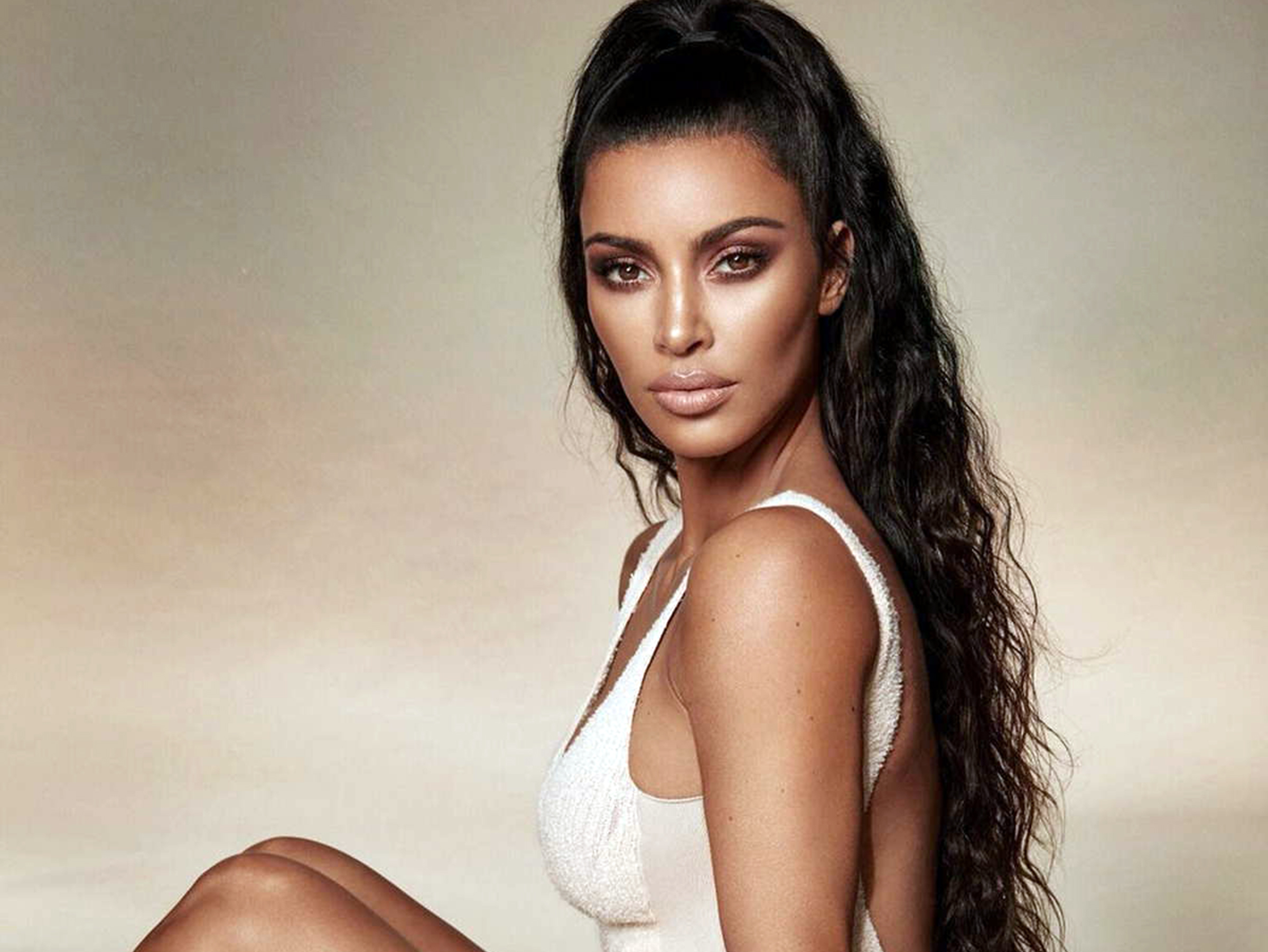 Kim Kardashian nue avec des hommes : les internautes en colère !