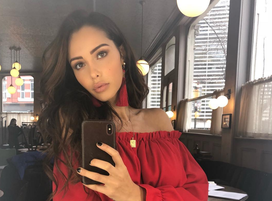 Nabilla Benattia : Découvrez son look très &quot;seventies&quot; qui a surpris les internautes