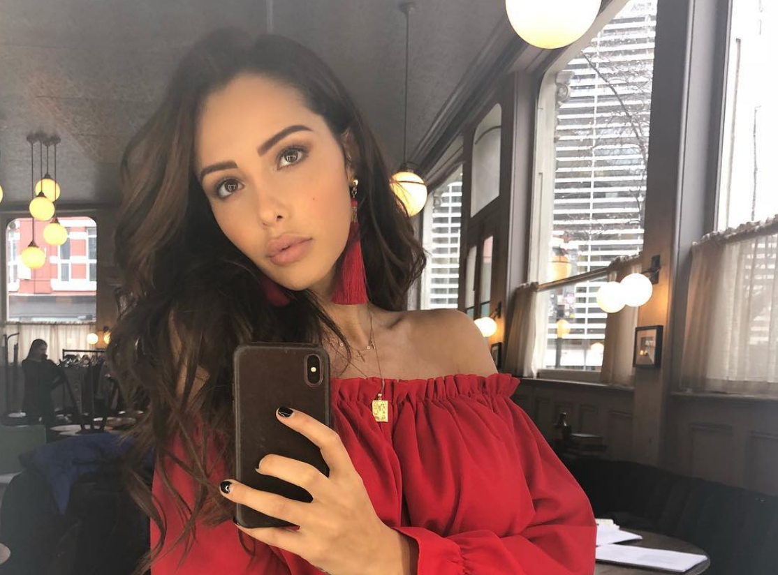 Nabilla Benattia : Découvrez son look très "seventies" qui a surpris les internautes